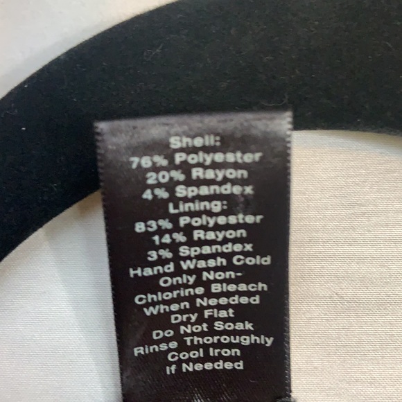 Anne Taylor sleeveless Top - Picture 3 of 3